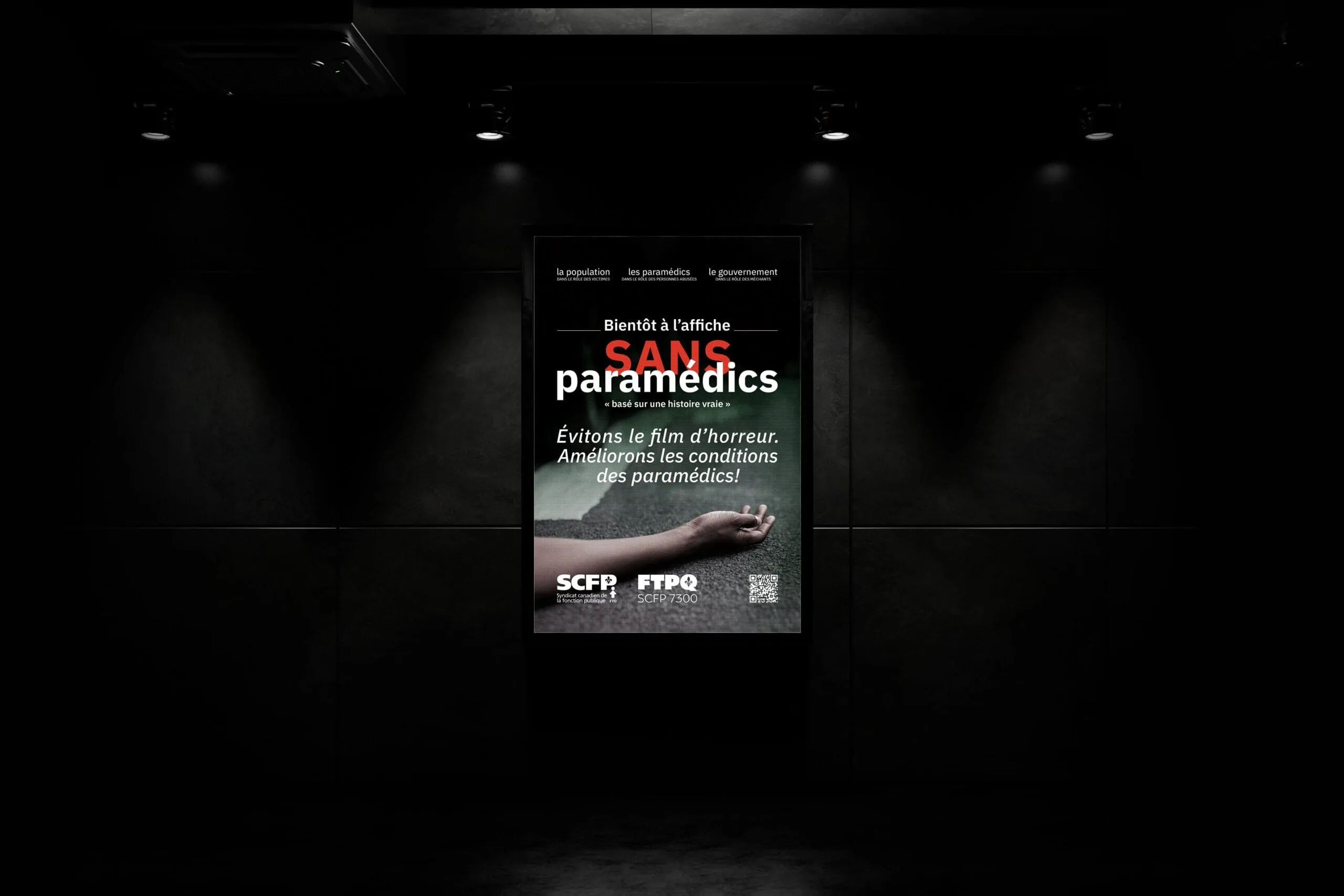 Affiche de cinéma « Sans paramédics », bientôt à l’affiche : « Évitons le film d’horreur. Améliorons les conditions des paramédics! »